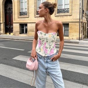 Zara top corset floral, wore one time , very good condition.